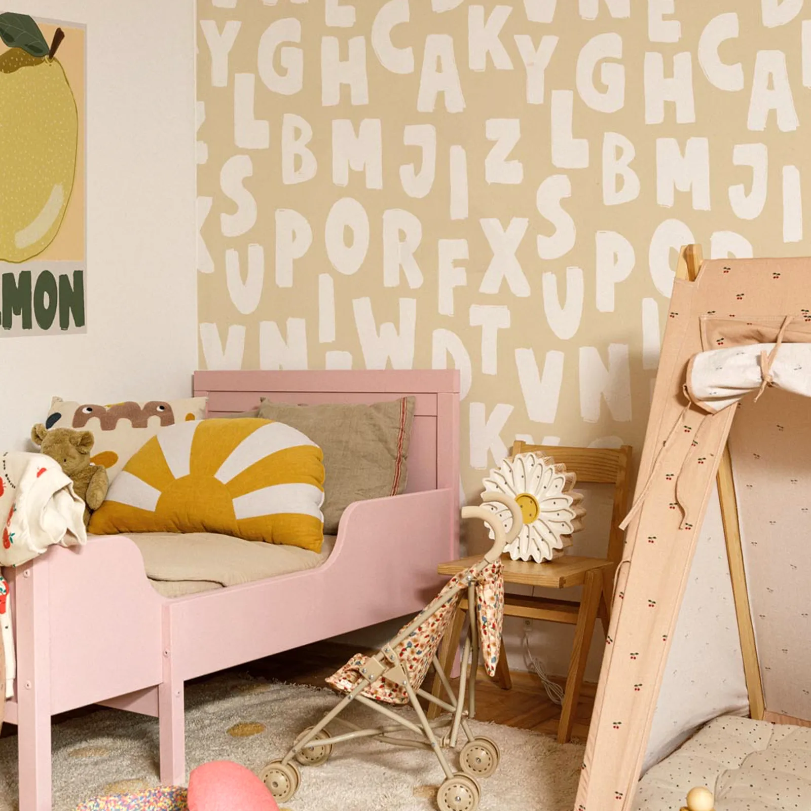 Dekornik Kinderzimmer Tapete Letters Beige – Bild 2