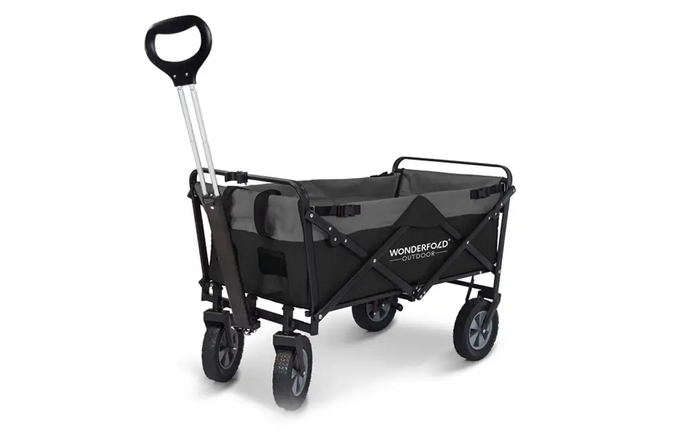 Schwarzer Bollerwagen vor weißem Hintergrund Schwarzer Bollerwagen vor weißem Hintergrund