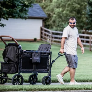 Eine Person manövriert den Wonderfold Ziehgriff W-Serie mühelos.